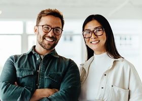 Mann und Frau im Büro