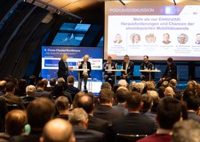 Podiumsdiskussion bei der 6. Cross-Cluster-Konferenz in Hamburg – © Jan Brandes