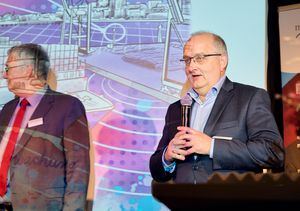 Zum MCN Junior Cup gehörte auch ein Preisgeld in Höhe von 1.000 Euro, gesponsert von der Reederei F. Laeisz und persönlich überreicht von Volker Redersborg.