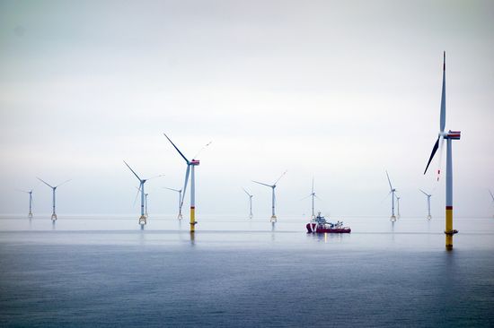 Offshore wind farm with supply vessel