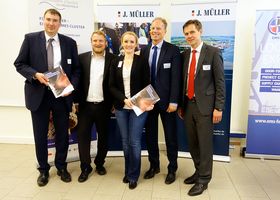 V.l.n.r.: Martin Heine (Oldenburgische IHK), Henning Edlerherr und Susanne Neumann (MCN-Geschäftsstelle Niedersachsen, Dr. Niels Kämpny (Niedersächsisches Ministerium für Wirtschaft, Arbeit, Verkehr und Digitalisierung) und Jan Müller (J. MÜLLER AG)