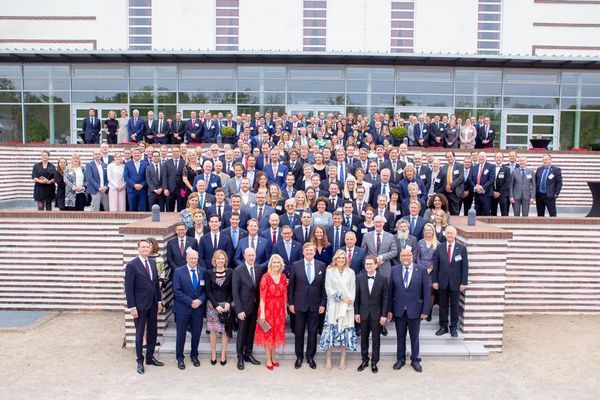 Das niederländische Königspaar mit der Wirtschaftsdelegation aus Schiff- und Bootsbauern