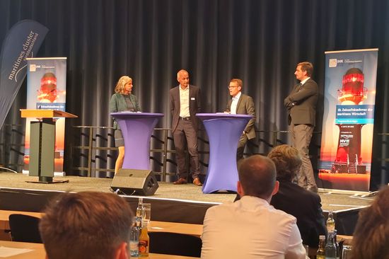 Referenten des Themenblocks „Maritimer Forschungsstandort Norddeutschland“ beantworten Publikumsfragen