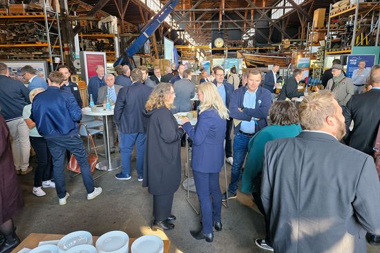 Netzwerken bei der MCN-Mitgliederversammlung 2025