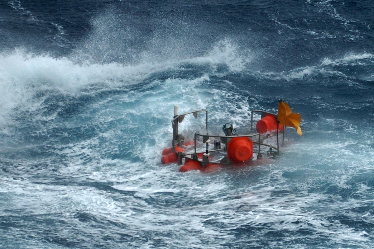 Lander vor der Bergung bei rauher See